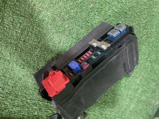 Фото запчасти блок предохранителей под капот Nissan X-Trail 2015 контрактная запчасть Запчасть блок предохранителей под капот Nissan X-Trail 2015