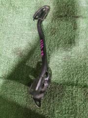 Фото запчасти петля капота передняя правая Toyota Raize 2019 контрактная запчасть Запчасть петля капота передняя правая Toyota Raize 2019