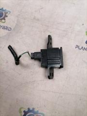 Запчасть кнопка открывания багажника Lexus GS450h 2012