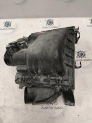 Фото запчасти корпус воздушного фильтра Toyota Esquire 2015 контрактная запчасть Запчасть корпус воздушного фильтра Toyota Esquire 2015