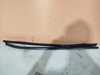 Фото запчасти молдинг лобового стекла Toyota Prius 2017 контрактная запчасть Запчасть молдинг лобового стекла Toyota Prius 2017