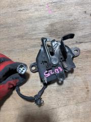 Замок капота Lexus CT200h 2011