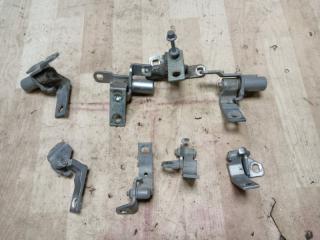 Запчасть петля двери правая Ford Galaxy 2007