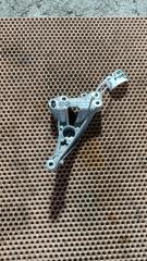 Запчасть кронштейн компрессора кондиционера Peugeot 308