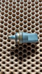 Фото запчасти датчик температуры охлаждающей жидкости Volkswagen Passat контрактная запчасть Запчасть датчик температуры охлаждающей жидкости Volkswagen Passat