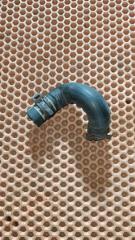 Фото запчасти патрубок системы охлаждения Volkswagen Passat контрактная запчасть Запчасть патрубок системы охлаждения Volkswagen Passat