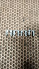 Фото запчасти кронштейн форсунки Volkswagen Passat контрактная запчасть Запчасть кронштейн форсунки Volkswagen Passat