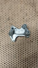 Запчасть кронштейн Volkswagen Passat