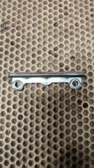 Запчасть кронштейн Volkswagen Passat