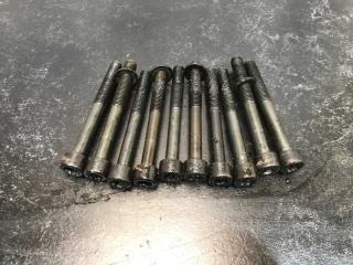 Запчасть болт головки блока цилиндров (комплект) Mazda Familia