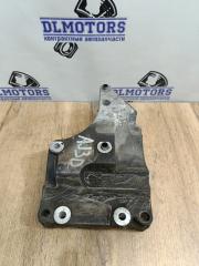 Запчасть кронштейн компрессора кондиционера Jaguar XF