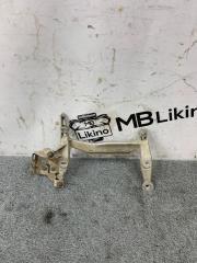 Запчасть кронштейн компрессора пневмоподвески Audi Q7