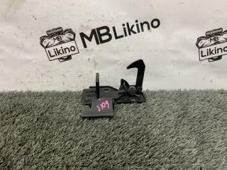 Запчасть замок капота Porsche Cayenne