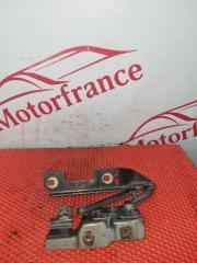 Запчасть петля капота правая Opel Astra 2013