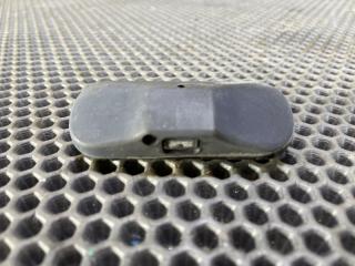 Форсунка омывателя лобового стекла Volkswagen Tiguan 2010 контрактная Форсунка омывателя лобового стекла Volkswagen Tiguan 2010