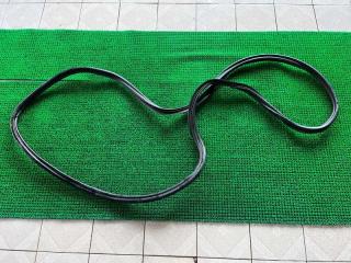 Уплотнитель двери багажника Volkswagen Tiguan 2010 контрактная Уплотнитель двери багажника Volkswagen Tiguan 2010