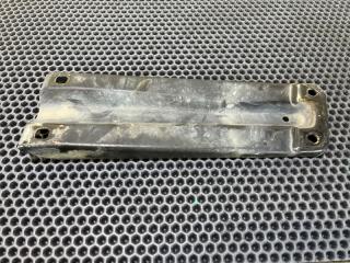 Фото запчасти кронштейн Mercedes-Benz Gl-class 2006 контрактная запчасть Запчасть кронштейн Mercedes-Benz Gl-class 2006