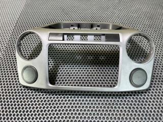 Консоль магнитофона Volkswagen Amarok 2010