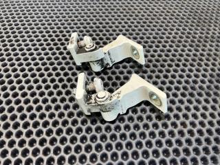 Петли двери задние правые Volkswagen Amarok 2010