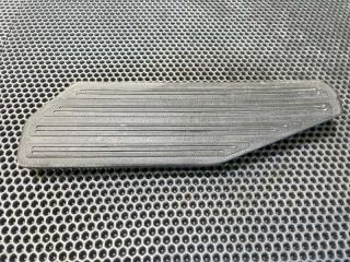 Запчасть накладка на порог задняя правая Volkswagen Amarok 2010