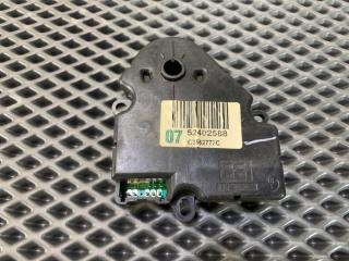 Фото запчасти сервопривод заслонки печки Cadillac Escalade 2012 контрактная запчасть Запчасть сервопривод заслонки печки Cadillac Escalade 2012