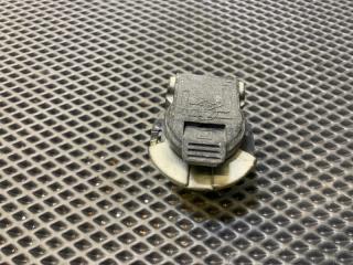 Фото запчасти розетка фаркопа Cadillac Escalade 2012 контрактная запчасть Запчасть розетка фаркопа Cadillac Escalade 2012