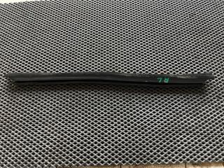 Запчасть уплотнитель стекла двери задний левый Hummer H2 2007