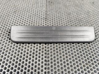 Запчасть накладка на порог задняя правая Nissan Patrol 2012