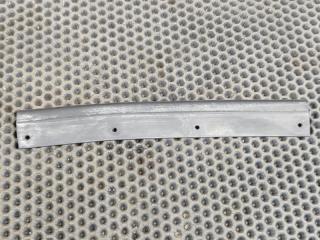 Фото запчасти уплотнитель капота Mitsubishi L200 2012 контрактная запчасть Запчасть уплотнитель капота Mitsubishi L200 2012