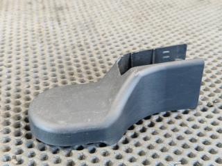 Фото запчасти крышка петли сиденья передняя левая Mitsubishi L200 2012 контрактная запчасть Запчасть крышка петли сиденья передняя левая Mitsubishi L200 2012