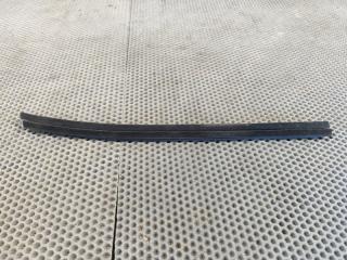 Фото запчасти уплотнитель стекла двери задний правый Mitsubishi L200 2012 контрактная запчасть Запчасть уплотнитель стекла двери задний правый Mitsubishi L200 2012