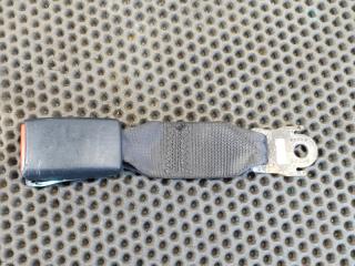 Фото запчасти замок ремня безопасности задний Mitsubishi L200 2011 контрактная запчасть Запчасть замок ремня безопасности задний Mitsubishi L200 2011