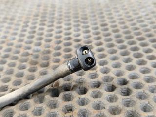 Фото запчасти форсунка омывателя лобового стекла Mitsubishi L200 2011 контрактная запчасть Запчасть форсунка омывателя лобового стекла Mitsubishi L200 2011