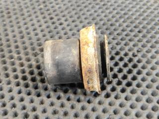 Подушка кузова Mitsubishi L200 2011 контрактная Подушка кузова Mitsubishi L200 2011