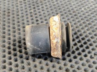 Подушка кузова Mitsubishi L200 2011 контрактная Подушка кузова Mitsubishi L200 2011