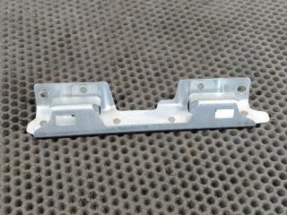 Запчасть кронштейн Audi Q7 2015