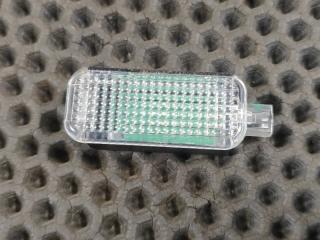 Запчасть плафон двери передний левый Audi Q7 2015