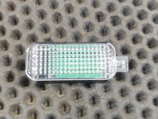 Запчасть плафон двери задний Audi Q7 2015