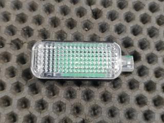 Запчасть плафон салона задний правый Audi Q7 2015