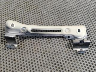 Запчасть кронштейн Audi Q7 2015