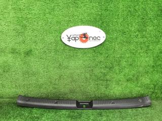 Запчасть пластик замка багажника задний TOYOTA COROLLA FIELDER 2004