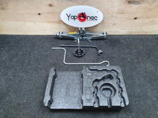 Домкрат передний TOYOTA COROLLA AXIO 2011