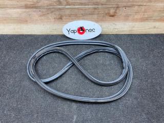 Уплотнительная резинка багажника задняя TOYOTA COROLLA FIELDER 2011 ZRE144 2ZRFAE 6788113260 контрактная