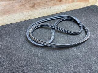 Уплотнительная резинка багажника задняя TOYOTA COROLLA FIELDER ZRE144 2ZRFAE