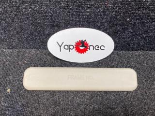 Запчасть заглушка номера кузова TOYOTA COROLLA AXIO 2010