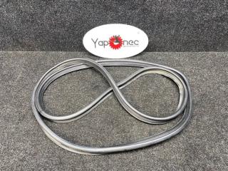 Запчасть уплотнительная резинка багажника задняя TOYOTA COROLLA AXIO 2013