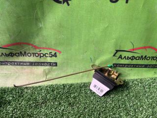 Запчасть замок багажника задний TOYOTA CARINA