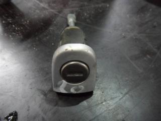 Запчасть замок двери передний Volkswagen Passat 1997