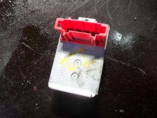 Запчасть резистор вентилятора отопителя Volkswagen Passat 2002