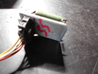 Запчасть резистор вентилятора отопителя Volkswagen Transporter 1998